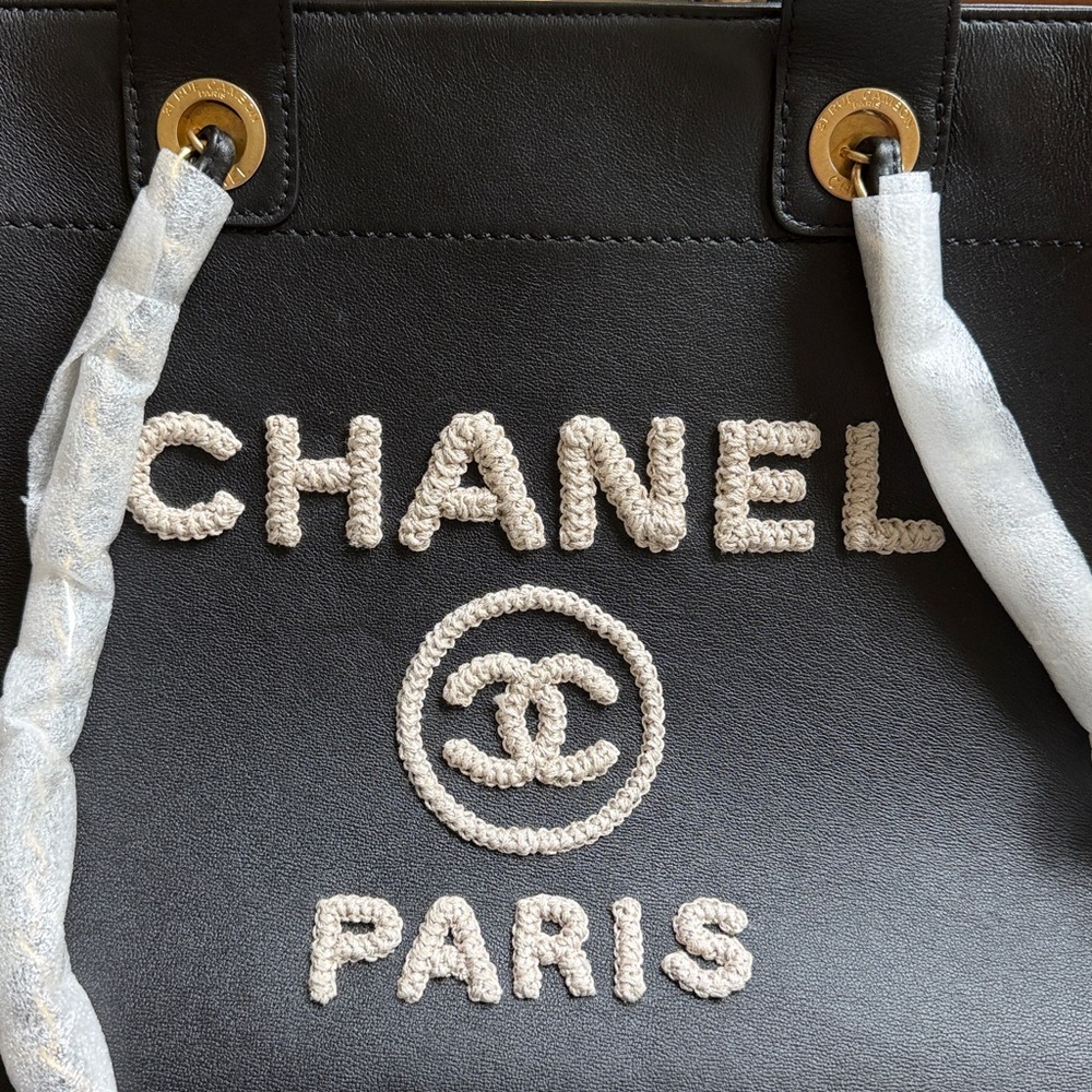Rare Chanel Leather & Crochet Raffia Deauville Tote Bag NEW - Picture 2 of 12